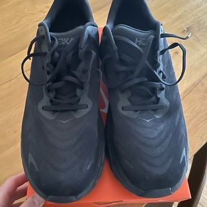 Men’s hoka Arahi 6 size 13 2e